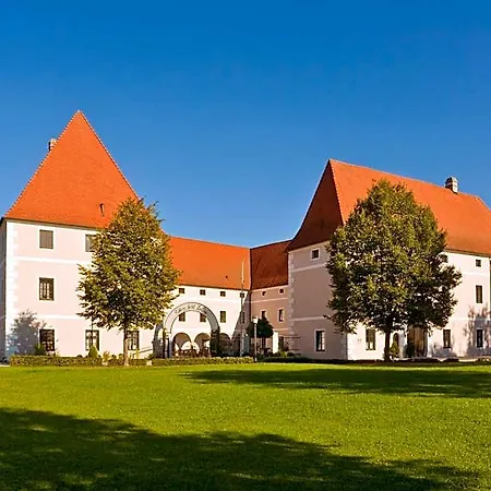 Schloss 3*