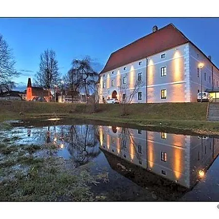 Schloss Hotel 3*